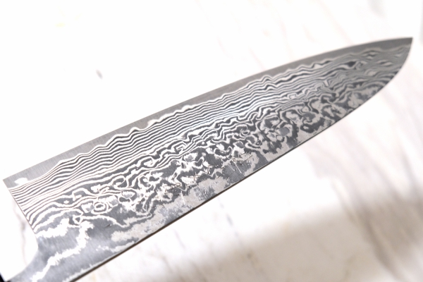 AZAI R2 Stahl Wa Gyuto 21 cm, handgeschmiedet und -signiert, rostfrei